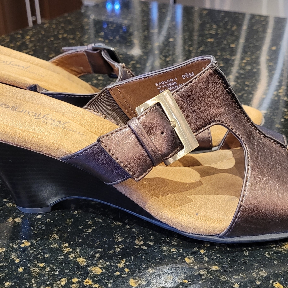 Natural Soul by Naturalizer Brown Sandals with Open Toe Design